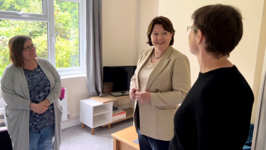 Basingstoke MP visits new homes for homeless